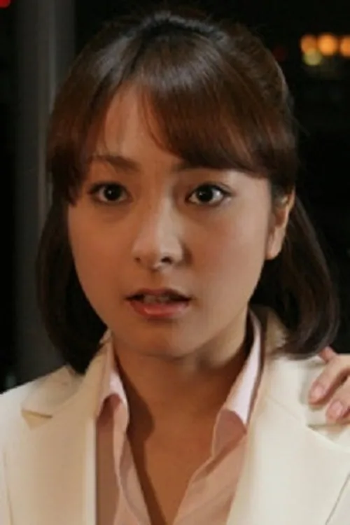 Kotono interpretando a 