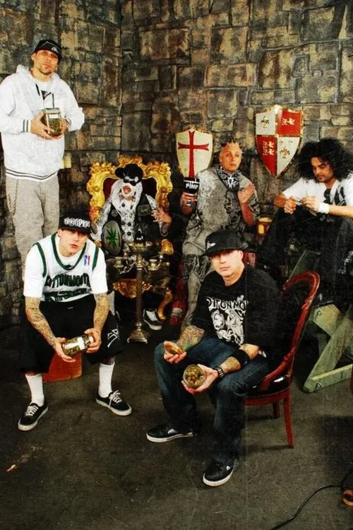 Kottonmouth Kings interpretando a Self