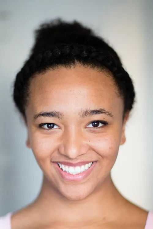 Koumbie interpretando a Mia