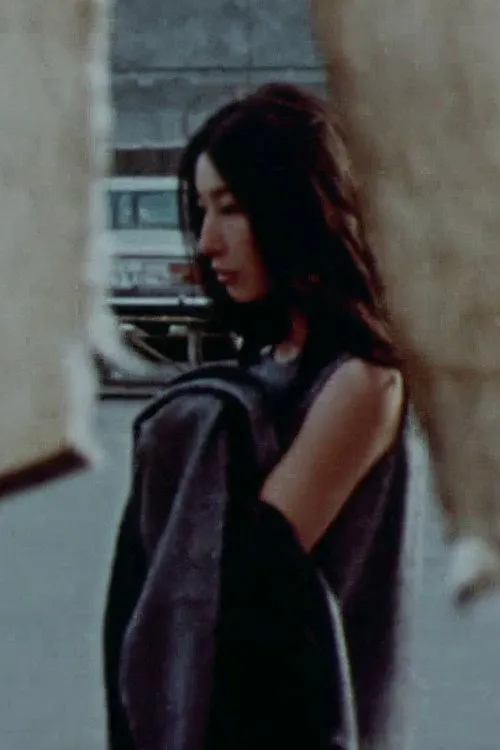 Koumiko Muraoka interpretando a Herself