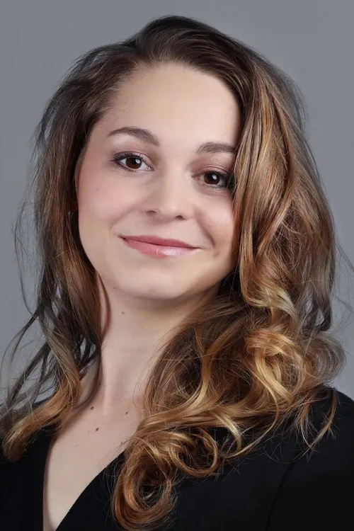 Kövesi Csenge — personaje: Kíra