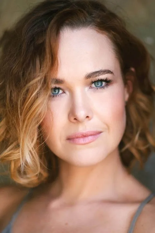 Krew Boylan interpretando a 