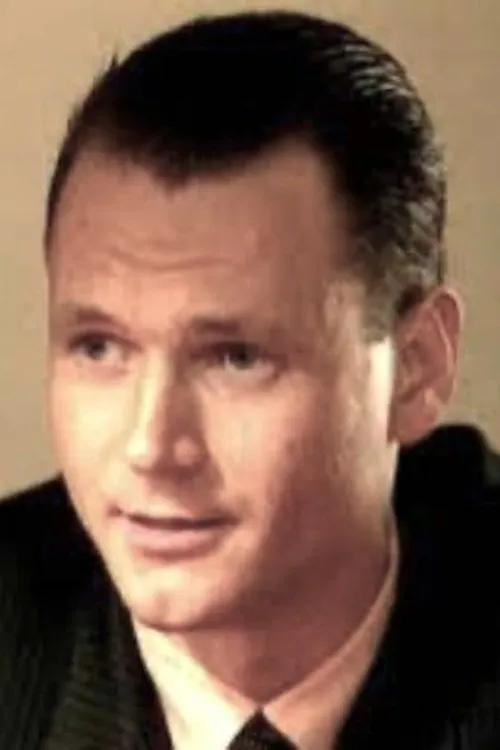 Kris Newz interpretando a