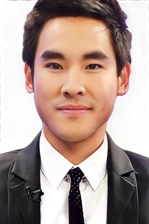 Kris Srepoomseth interpretando a TV Host