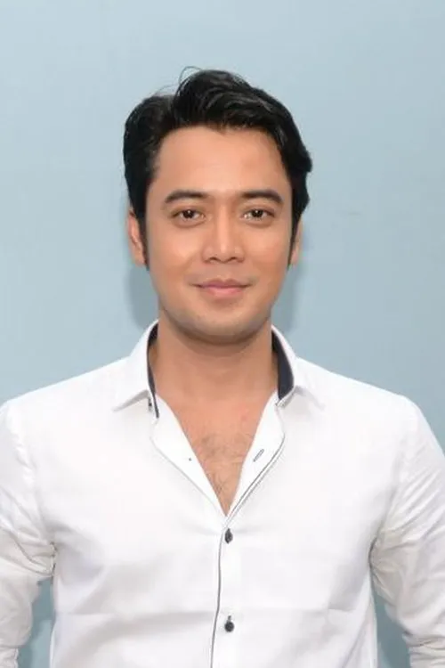 Kriss Hatta interpretando a Dimas