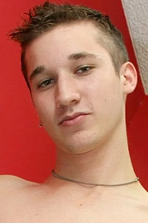 Krist Cummings interpretando a 