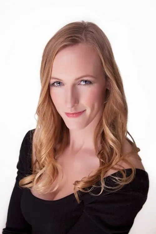 Kristen Brown interpretando a Usherette