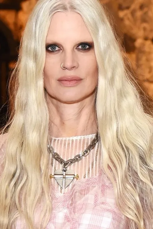 Kristen McMenamy interpretando a The Muse