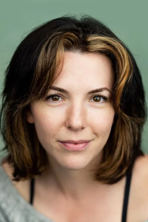 Kristin Atherton interpretando a Iras