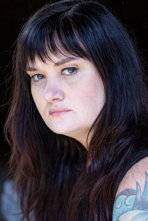 Kristin Jacques interpretando a Storage Unit Customer 