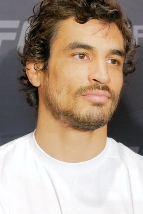 Kron Gracie interpretando a Self
