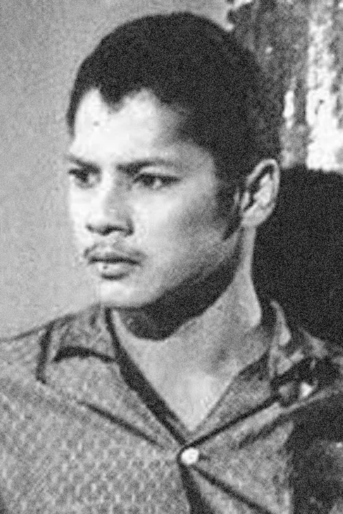 Kuswadinata interpretando a Dr. Rushdi