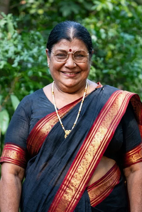 Kuttyedathi Vilasini interpretando a