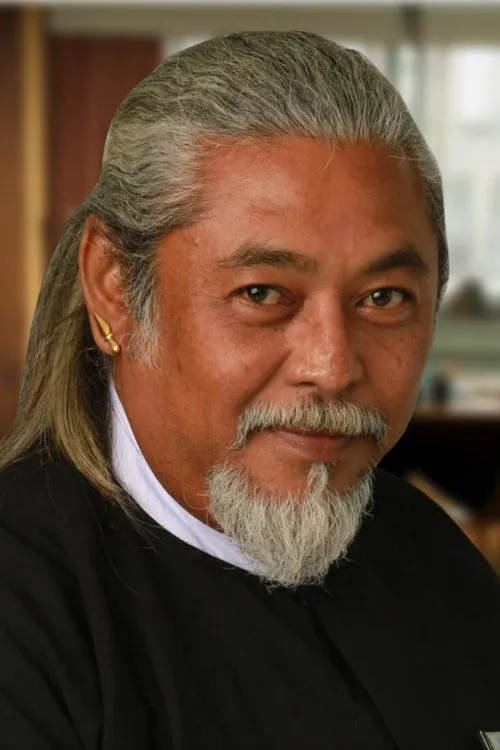 Kyaw Thu interpretando a U Khin Maung Set