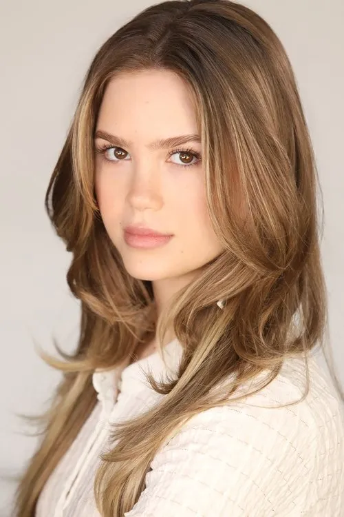 Kyla Kenedy interpretando a Izzie