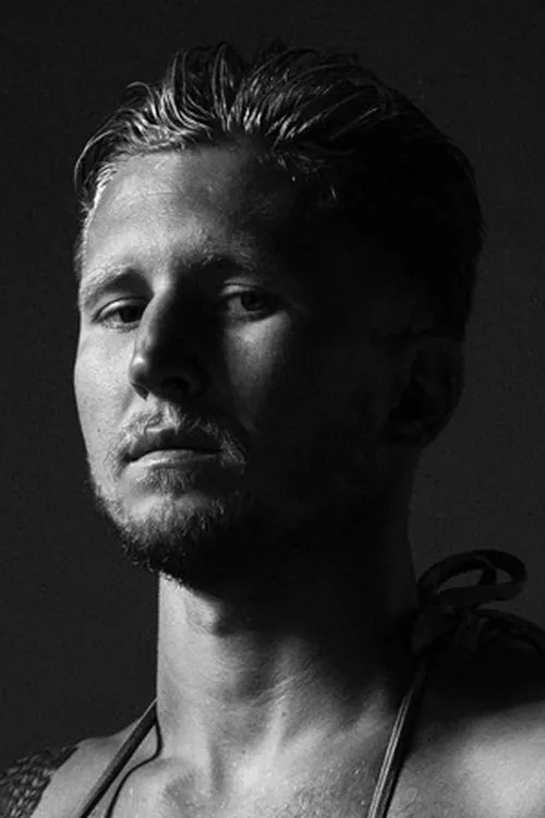 Alexander Gueche ha trabajado con Kyle Erwin en 1 ocasiones