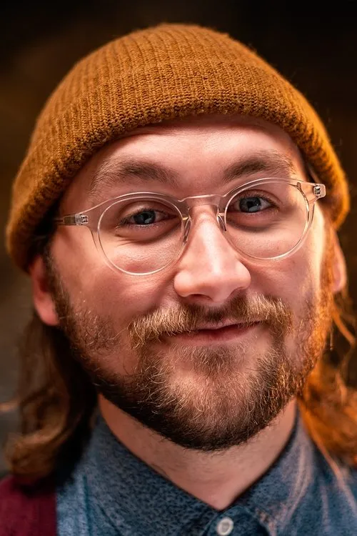 Kyle Larsen interpretando a Nurse