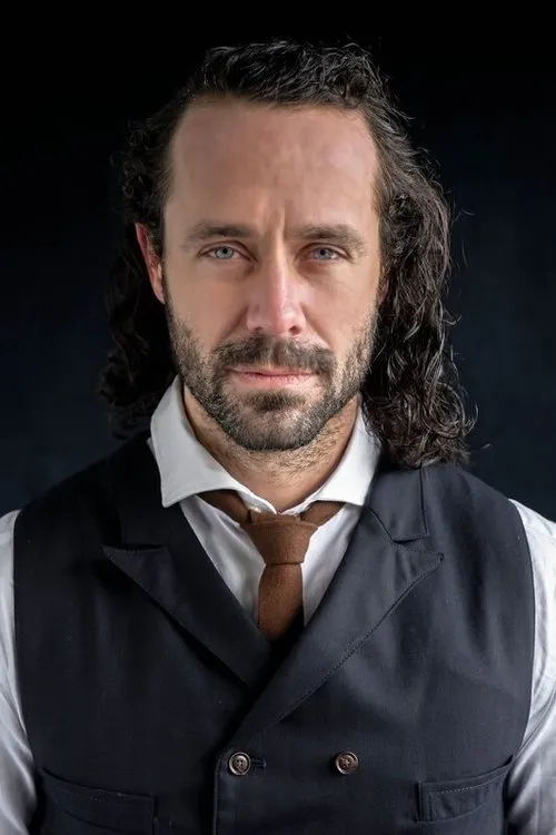 Julian Shatkin ha trabajado con Kyle Paul en 1 ocasiones