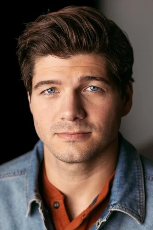 Kyle Rankin interpretando a 