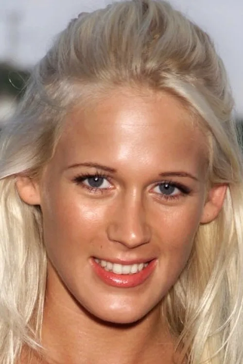 Kylie Wylde interpretando a 