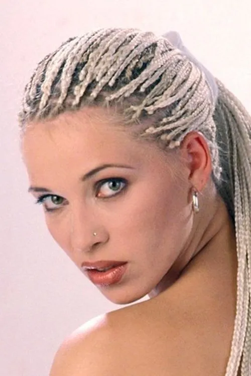 Kyra Cat interpretando a 