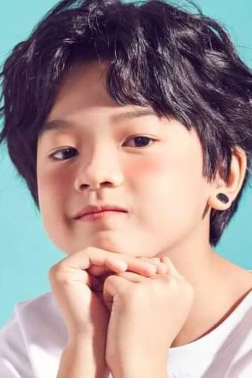 Kyzer Tou interpretando a Kang