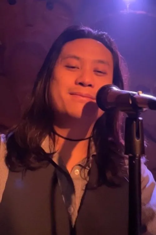 L. J. Gomez interpretando a John