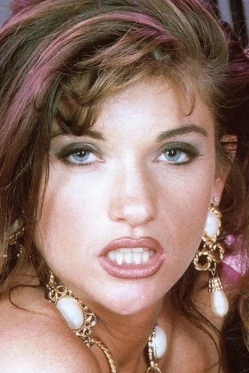 Lacy Rose interpretando a 