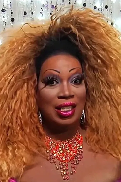 James Alsop ha trabajado con Lady Red Couture en 1 ocasiones