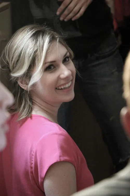 Shannon Kummer ha trabajado con Laetitia Leon en 1 ocasiones
