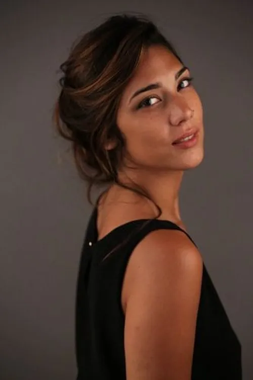 Azize Kabouche ha trabajado con Laetitia Loreni en 1 ocasiones