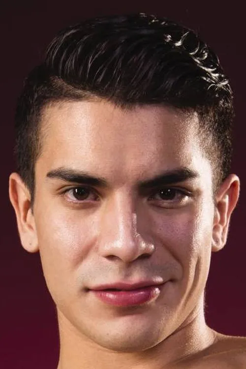 Lance Luciano interpretando a 