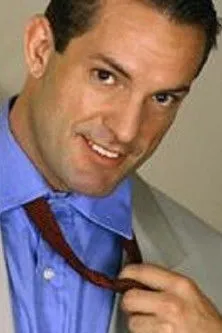 Lance Lyman interpretando a The Hero