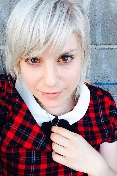 Lane Moore interpretando a Lisa