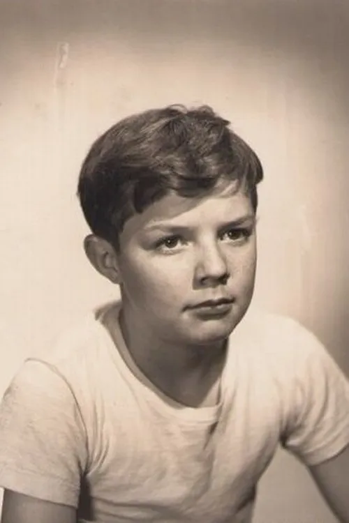 Lanny Rees interpretando a Bud Cramer (as Sonny Rees)