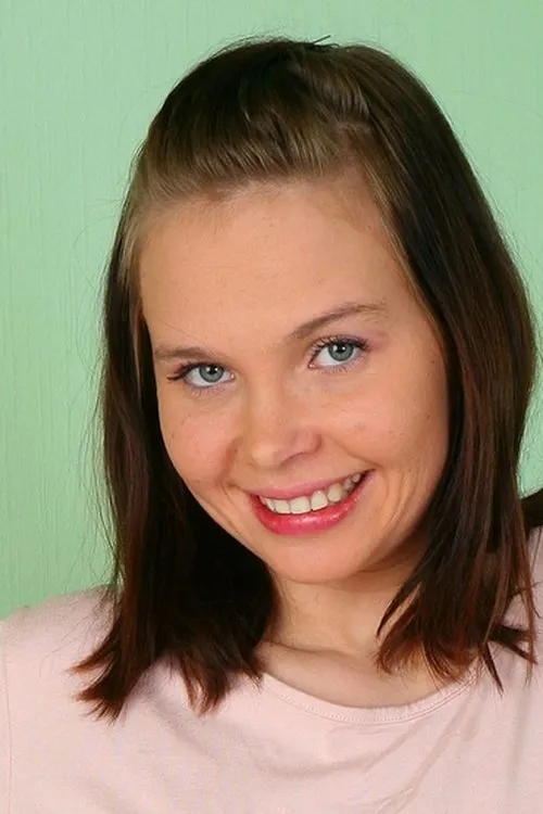 Lara Page interpretando a 