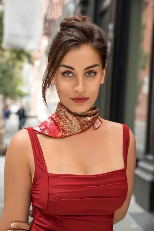 Malky Goldman ha trabajado con Lara Wolf en 1 ocasiones