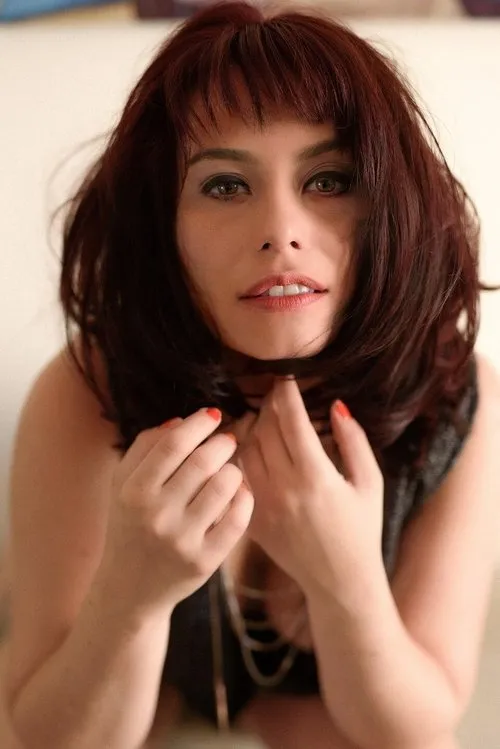 Larissa Maxine — personaje: Hermínia