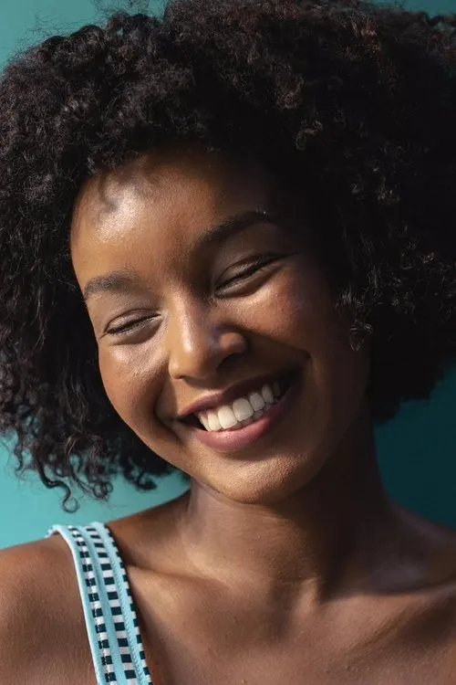 Larissa Nunes — personaje: Marina