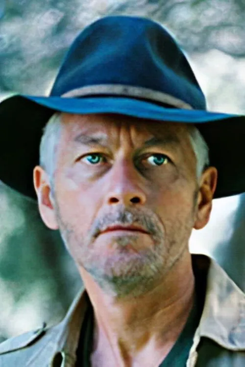 Larry Blamire interpretando a Dr. Paul Armstrong