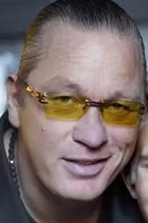 Lars Bjarke interpretando a Self / Rocker #1