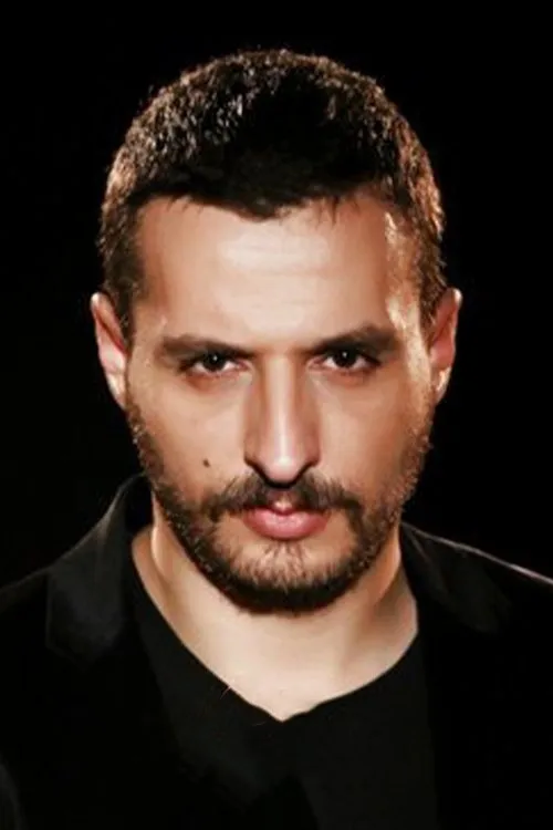 Cahit Kayaoglu ha trabajado con Latif Koru en 1 ocasiones