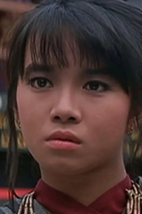 Lau Chin-Dai interpretando a Chin Chin