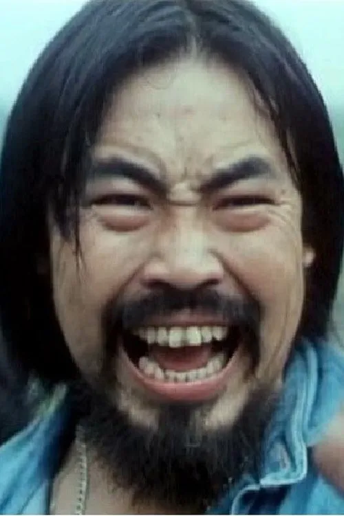 Lau Kwok-Shing interpretando a Chief Insp Chan Chi Yan