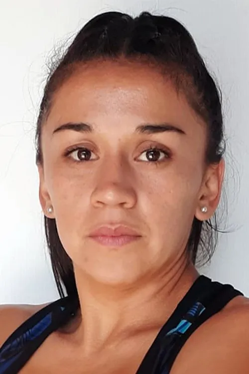 Laura Belen Valdebenito interpretando a Self