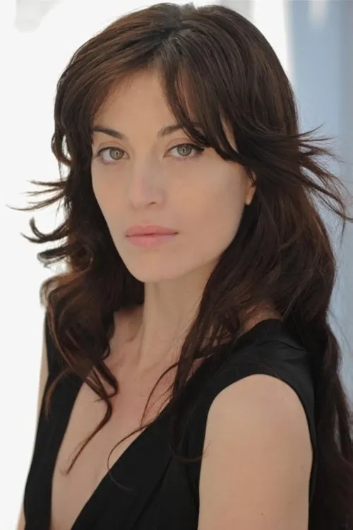 Laura Cotenescu interpretando a Ariana