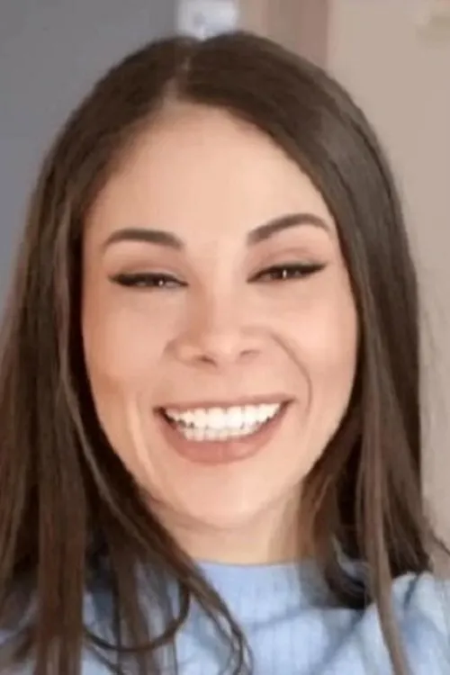 Laura Fox interpretando a Laura, car owner