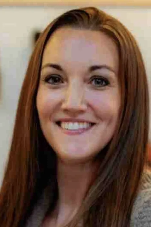 Laura Green — personaje: Self - General Contractor