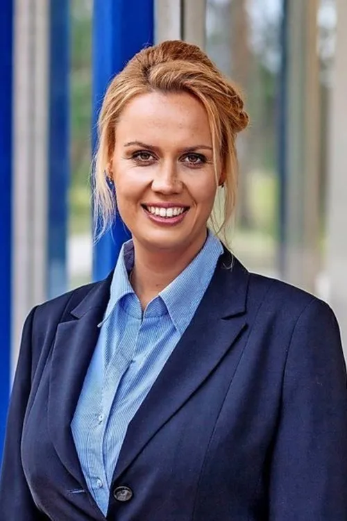 Laura Isabelle Marisken interpretando a Self