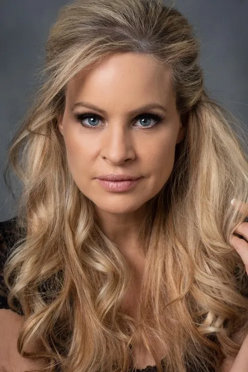 Laura Mason interpretando a Nurse Barb